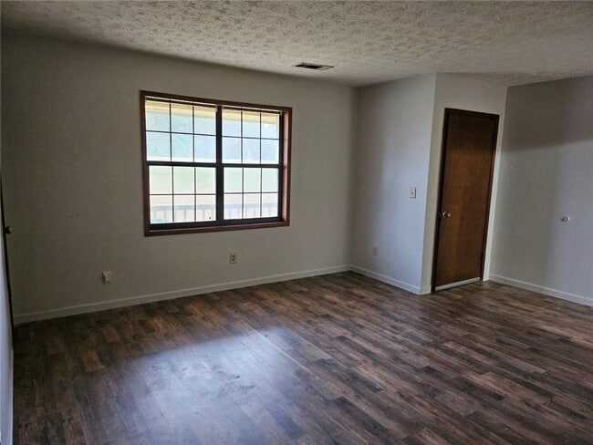 Photo - 2835 Springdale Rd