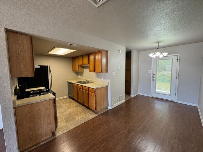 Photo - 1210 Monroe Loop Unidad Apt B