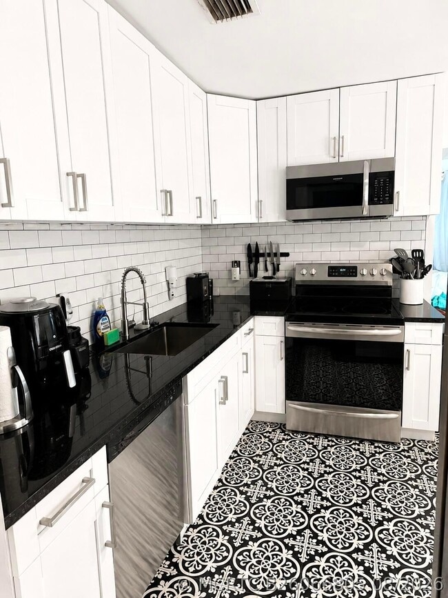 Photo - 617 N D St