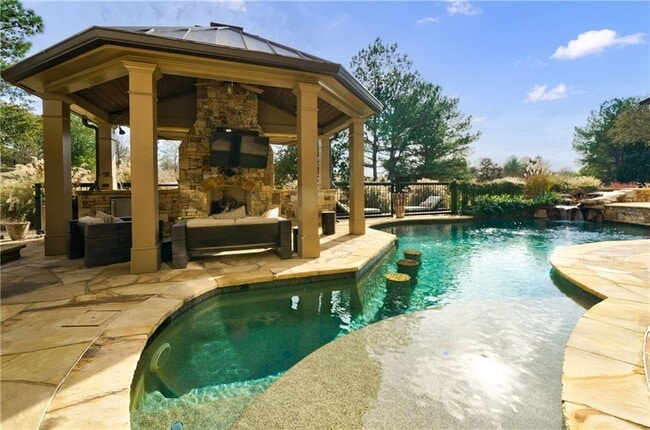 Photo - 521 Brendlynn Ct