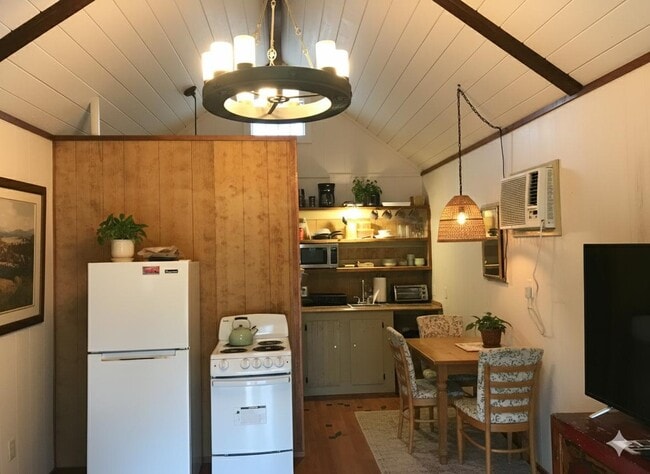 Photo - 607 Live Oak St