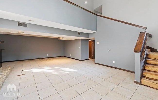Photo - 527 Lancelot Dr