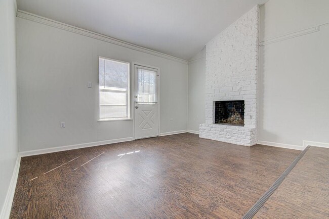 Photo - 5703 Gloucester Ln