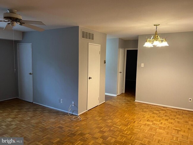 Building Photo - 9921 Bustleton Ave Unit N-10