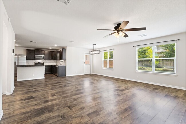 Photo - Charming Home Awaits: Spacious & Modern Living in a Prime Location