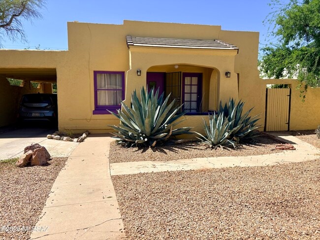 Photo - 2216 E 6th St
