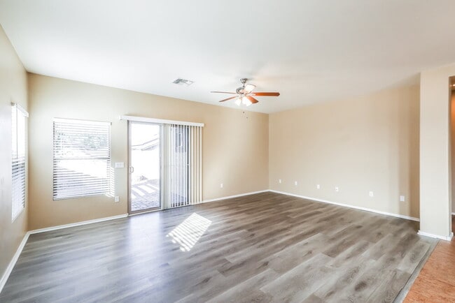 Photo - 526 W Calle Sombra Linda