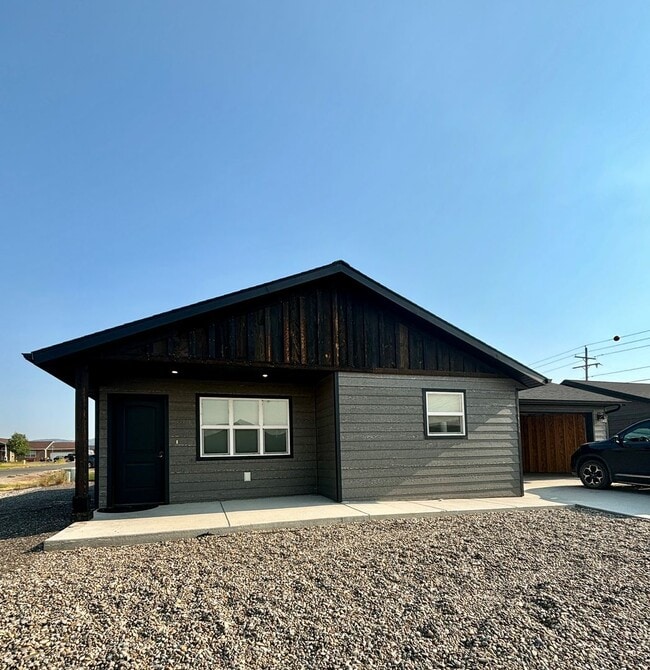 Building Photo - 7995 Avocet Dr Unit A Rental