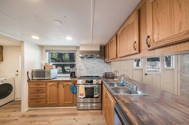 Photo - 1255 Songbird Dr