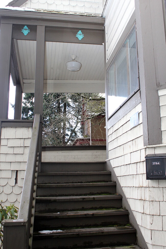 Photo - 3719 S Hood Ave Unit B