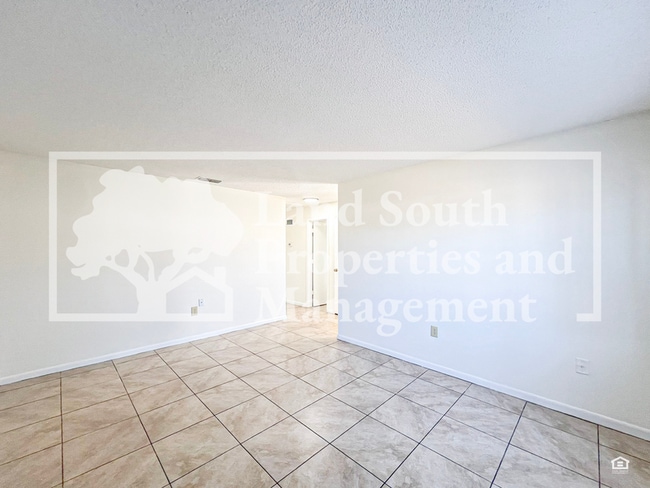 Photo - 5824 Charlton Dr