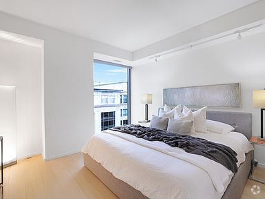 Building Photo - A stylish pied-à-terre, this bright and sp... Unit Apt 1010