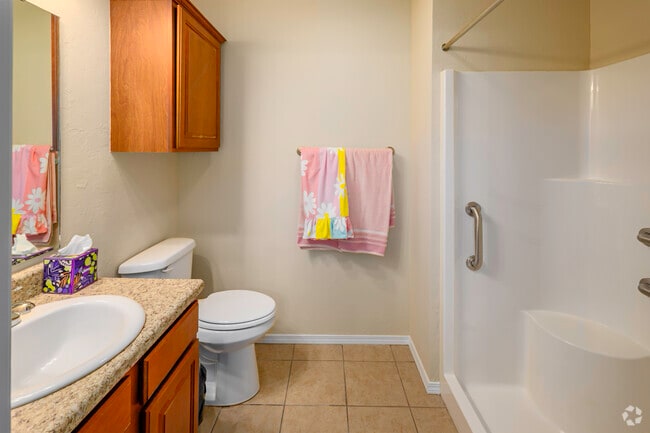 2BR, 2BA - 1,000SF - Primary Bathroom