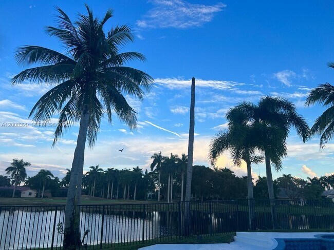 Photo - 2534 Poinciana Dr