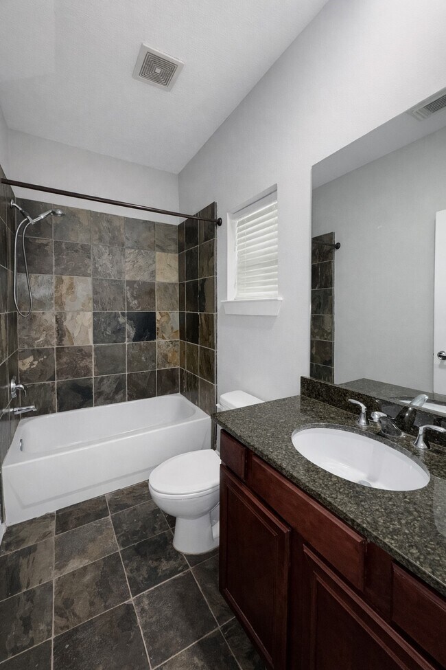 Photo - 1144 Patterson St