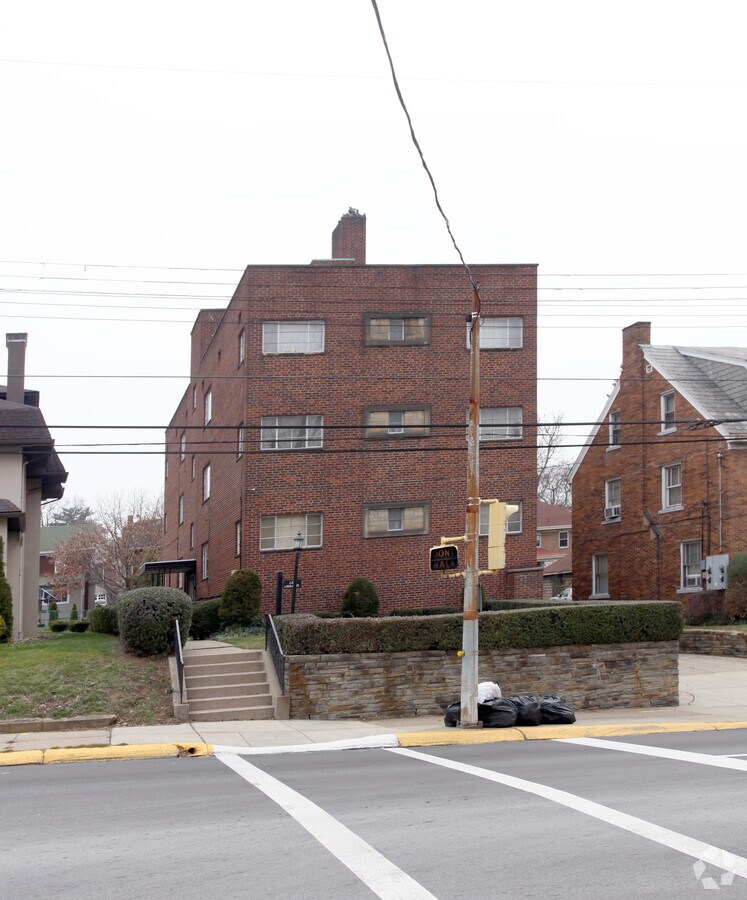 Photo - Lincoln Apartments