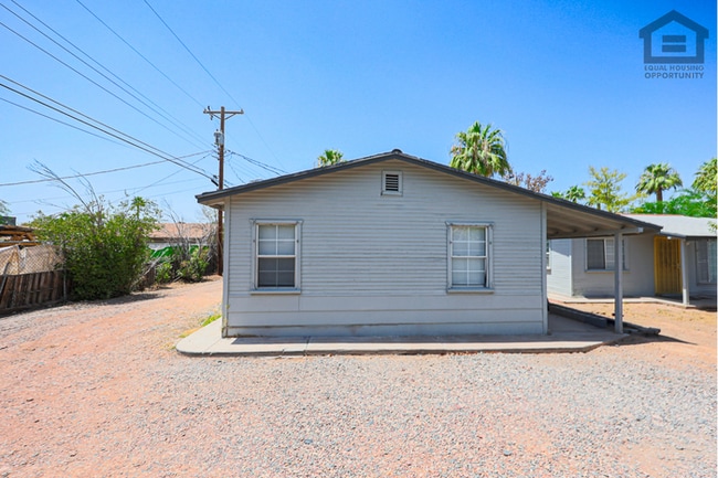 1Bed/1Bath House at 32nd St/Thomas! Ready for Immediate Move-In! -- NO HOA!
