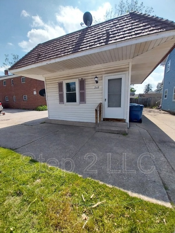 Building Photo - 218 S St Clair St