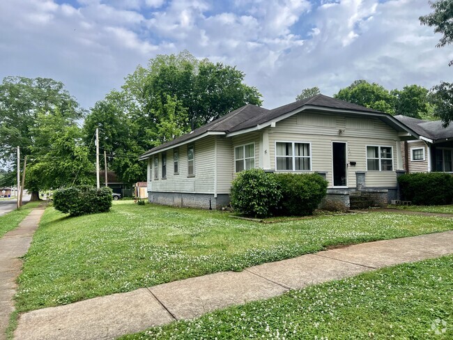 Building Photo - 401 W Tombigbee St Rental