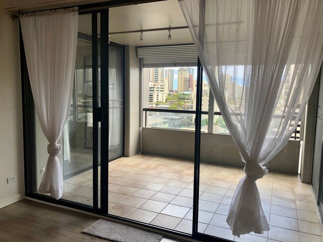 Photo - 2100 Date St