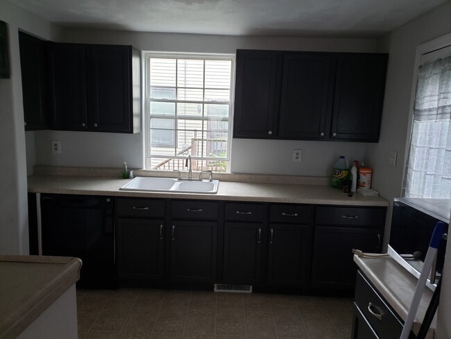 Photo - 198 E Cotton St