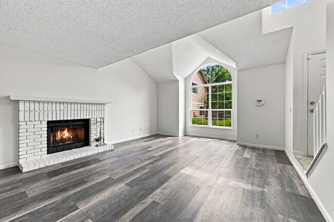 Photo - $2,295.95 - 2 Bed, 2.5 Bath Garden Unit in Aurora with Central AC and In Unit Laundry!