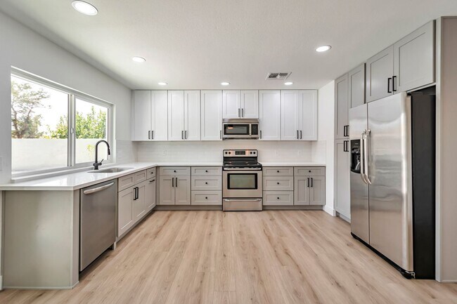 Photo - 3 Bedroom 2 Bath with Pool!