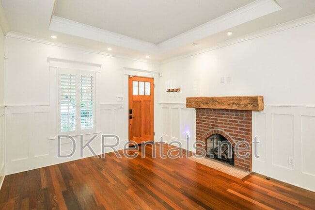 Photo - 839 Lake Ave NE