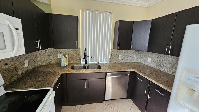 Photo - 6960 SW 39th St Unit E101