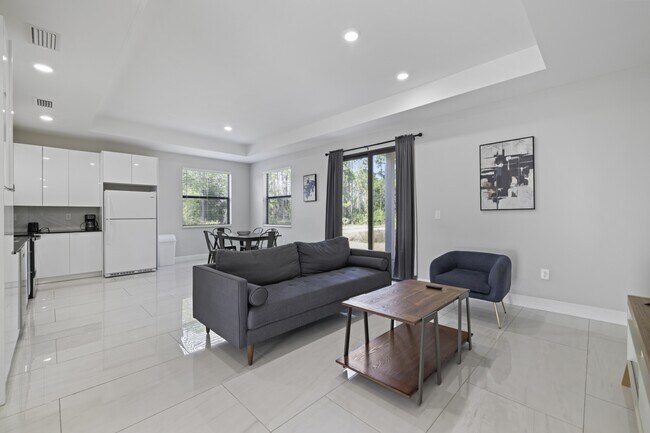 Photo - 674 Windermere Dr