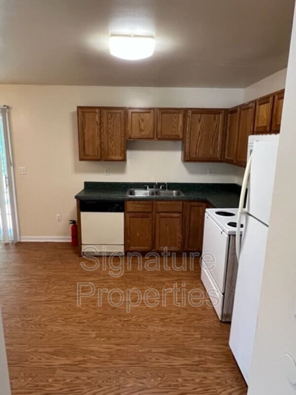 Photo - 555 Fairfax Ave