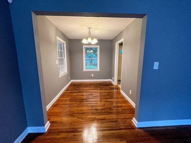 Photo - 2884 Meadowview Dr SE