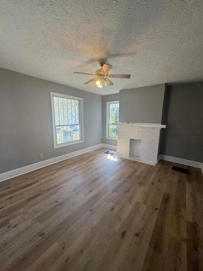 Building Photo - 1155 Walters St Rental