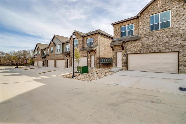 Photo - 520 Lake Point Dr
