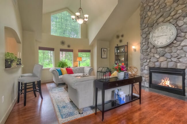 Mill Pointe Resident Lounge
