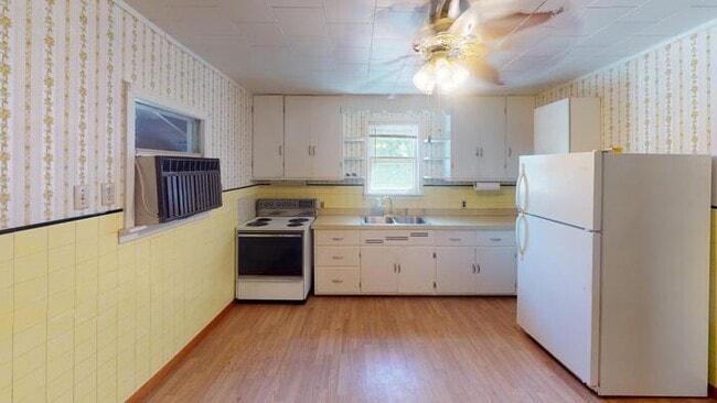 Photo - 312 8th St NW