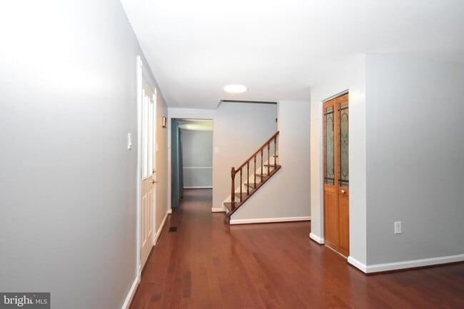 8673 Cooperhawk Ct