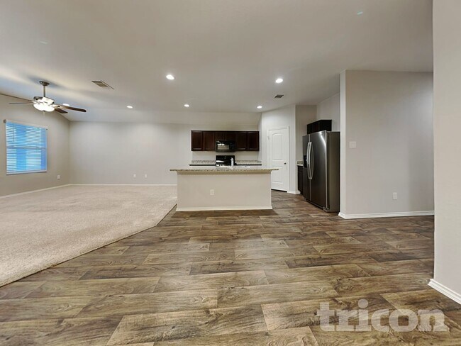 Photo - 1016 Adler Way
