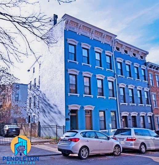 Building Photo - 521 E 13th St Unit 1