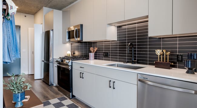 Photo - 123 N May St