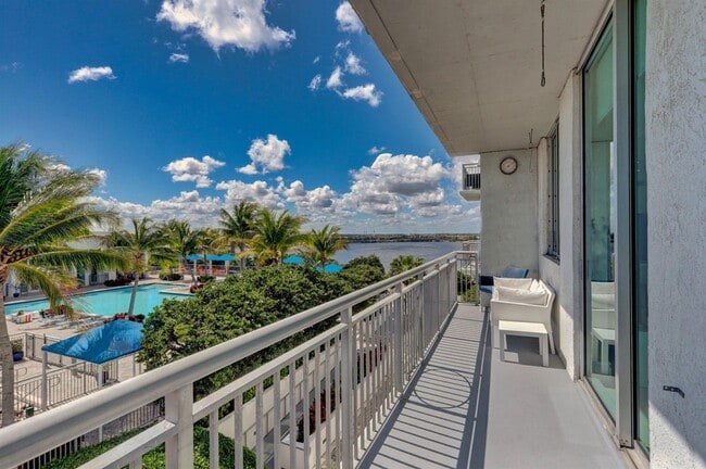 Photo - 300 S Australian Ave Unidad 818 Rental