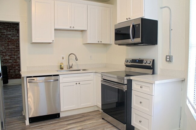 Panorama 2-Bedroom Kitchen, Full suite of stainless appliances, quartz countertops - Lush Bank Lofts