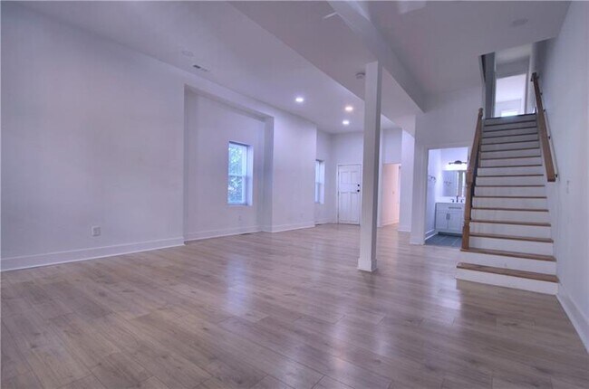 Photo - 1327 Reddour St