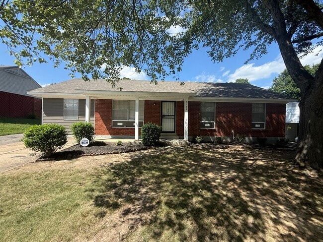 Building Photo - Move-In Ready 4 Bedroom Rental in 38134 - Hardwood Floors & Open Kitchen