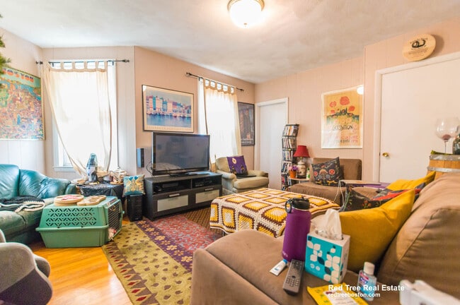 Building Photo - 16 Rossmore Rd Unit 1