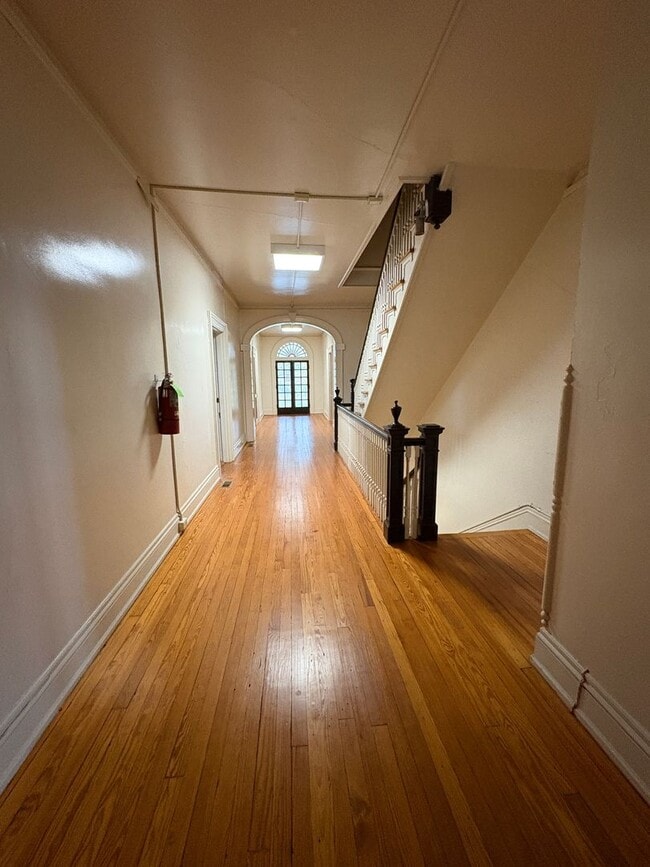 Photo - Spacious apartment in Lynchburg close to University of Lynchburg!