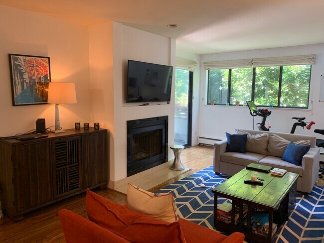 1755 Filbert Street, Unit 1D - 1755 Filbert Street, Condo Unit 1D Unit 1D