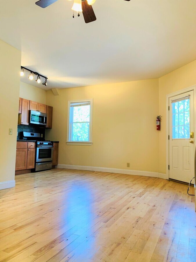 Photo - 137 Park St Unit APT 2