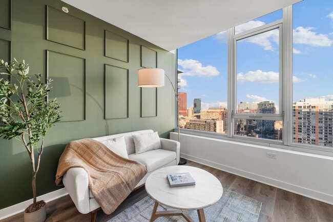 Building Photo - 720 S Wells St