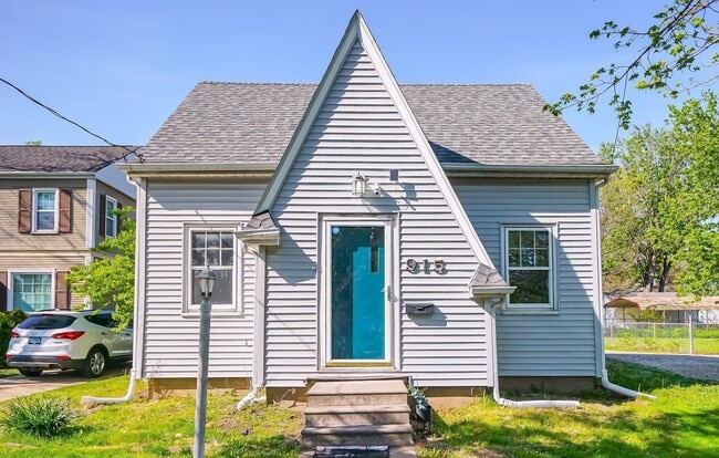 Photo - 915 W Loucks Ave